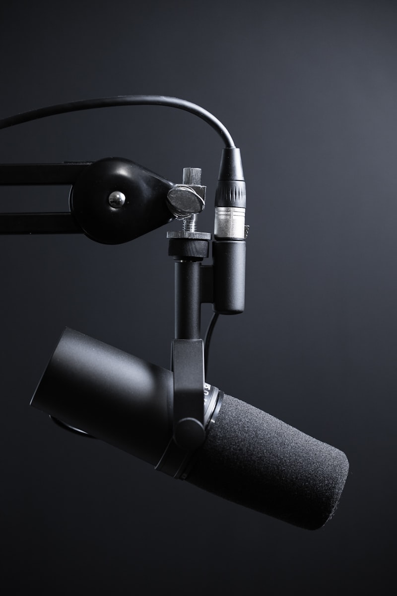 Mikrofon und Studioequipment für Video-Podcasts
